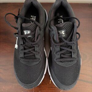 Black and White Under Armour Charged Asset 10 Size 8 NWOT
